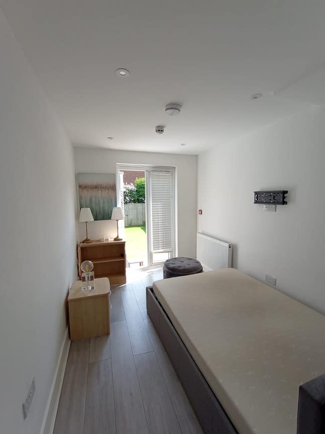 Rooms with en-suites Loughton  Main Photo