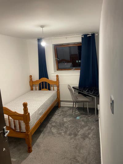 Single room close to university Main Photo