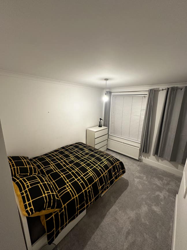 Stunning Medium Size Room Main Photo