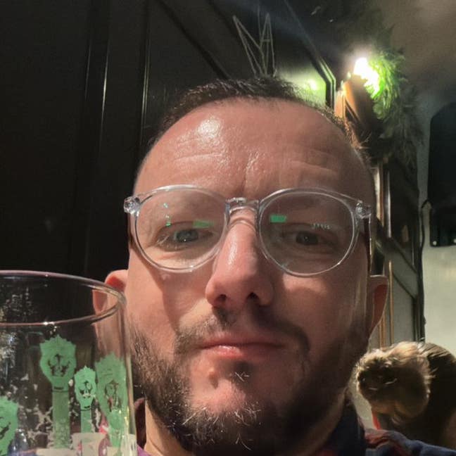 Professional Male seeks a single or double room Main Photo