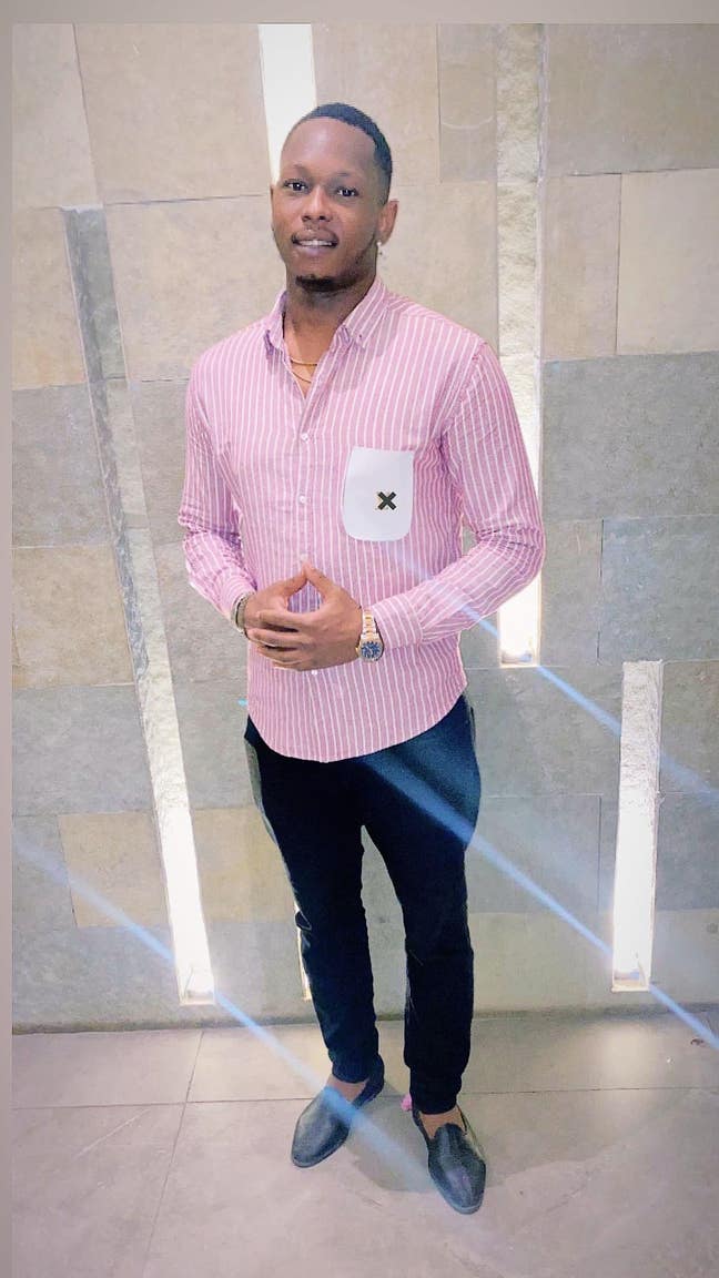 Professional seeks a double room Main Photo