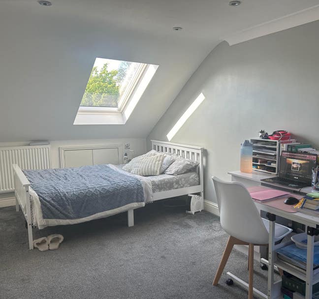 Large Double Room with Ensuite in E10 for Female Main Photo