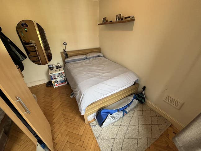 Room for rent in putney Main Photo