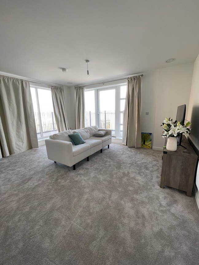 Spacious double room to rent  Main Photo