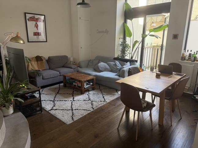 Large Double Room in Friendly Furnished 3 Bed  Main Photo