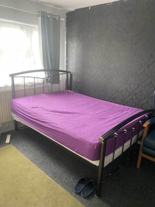 Family Room to Let Main Photo