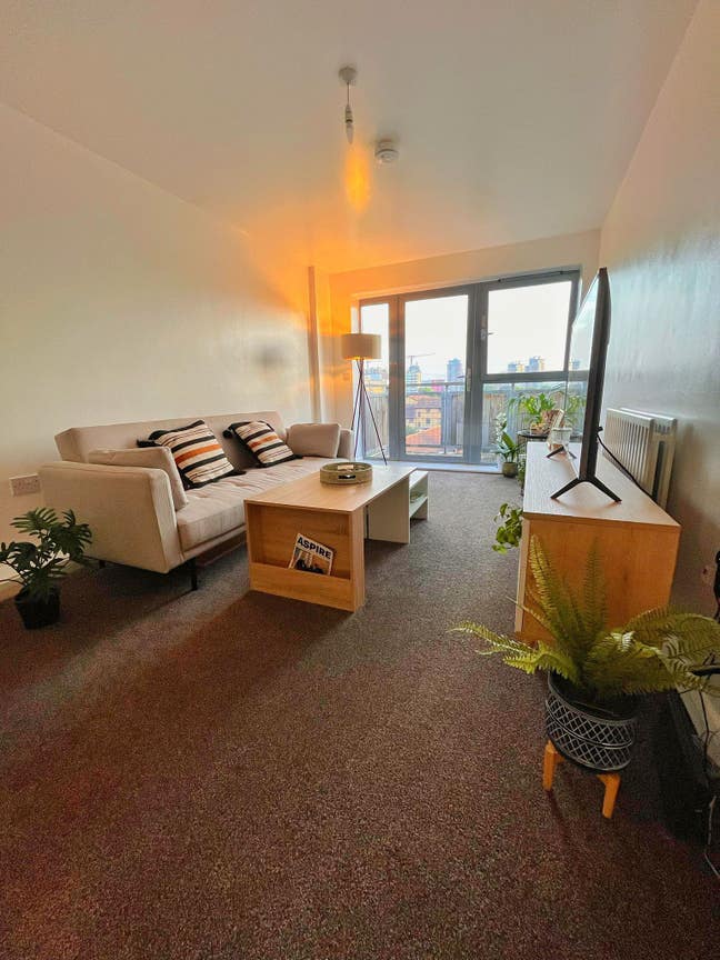 Spacious Apartment in Canning Town - Bills incl. Main Photo
