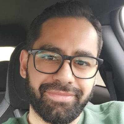 Clean and Friendly Professional Seeking a Tidy Hom Main Photo