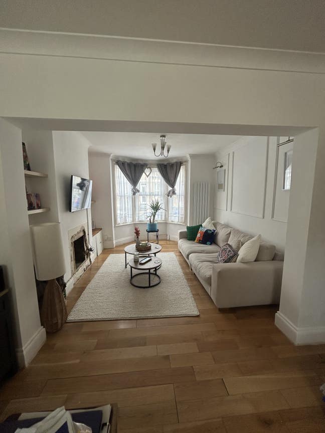 Large furnished double room - Bills and WIFI inc Main Photo