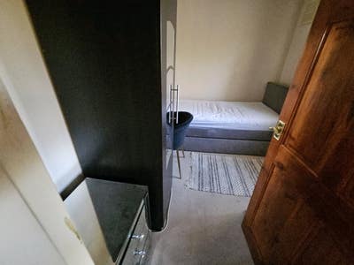 Single furnished room, all bills included Main Photo