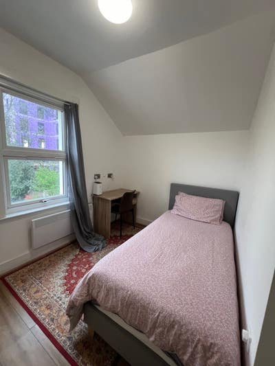 Furnished Double Room in Friendly House Share  Main Photo