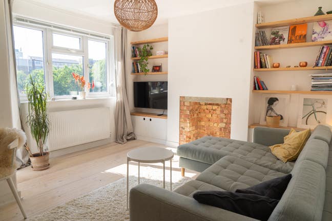 Stunning Home With Sunny Balcony - Short let! Main Photo