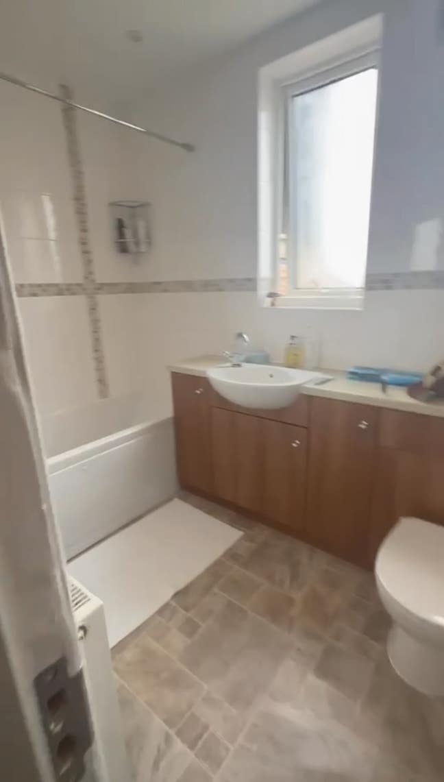 One housemate needed Main Photo