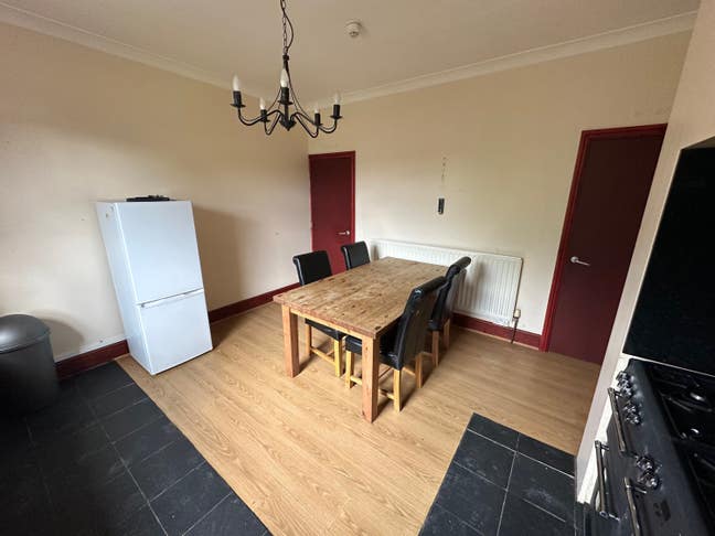  £100 Deposit Furnished Rooms  All Bills Included Main Photo