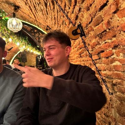 Professional Male seeks a double room Main Photo