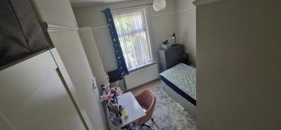 Nice sunny room Main Photo