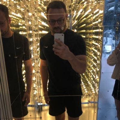 I am a professional male aged 40. I am lookin... Main Photo