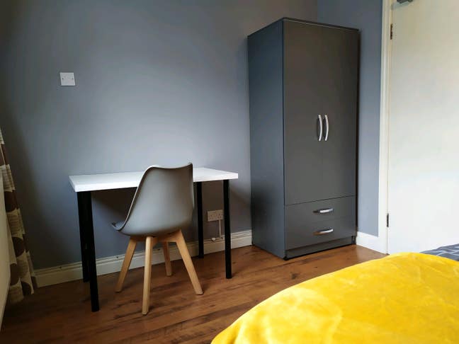 Modern Double Room Near Salford Royal Main Photo