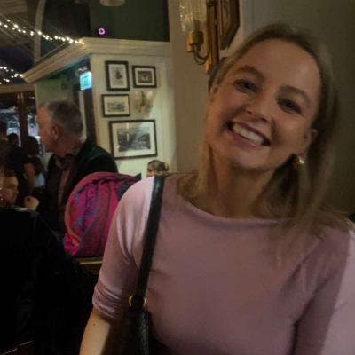 Hi! I’m a 25-year-old woman relocating to L... Main Photo