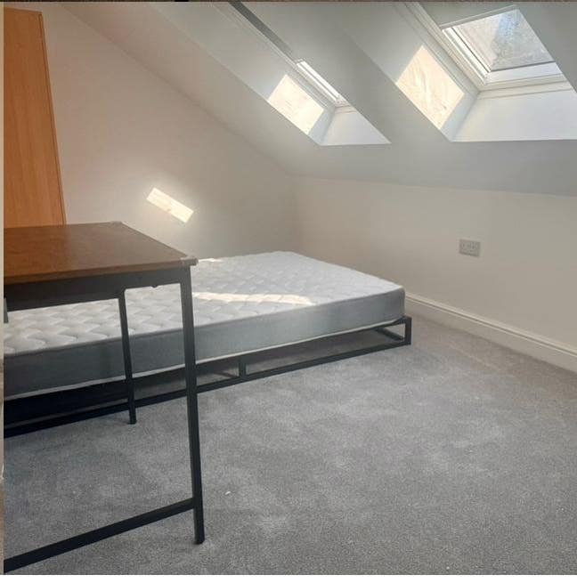 Bright Double Bedroom (Loft) - All Bills Included Main Photo