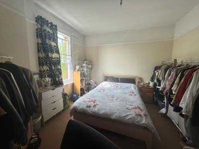 Bright Double Room in Ravenscourt Park  Main Photo