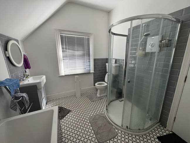 Double room live out landlord all bills included Main Photo