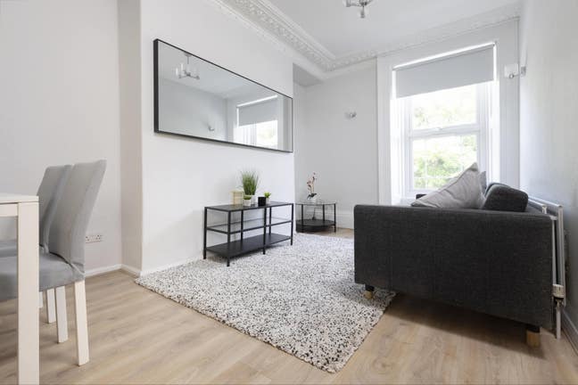 2024 refurbished  1 bed apartment. Great location! Main Photo
