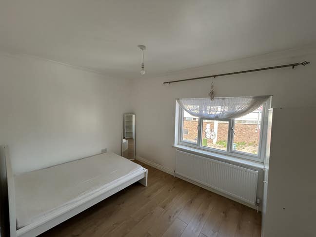 1  Rooms available  Main Photo