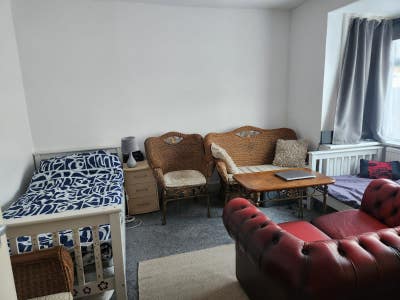 Spacious Double Room with Two Single Bed Main Photo