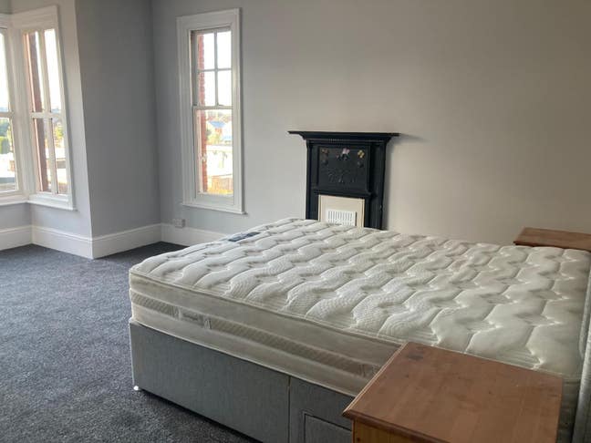 Massive Ensuite in great location.   Main Photo