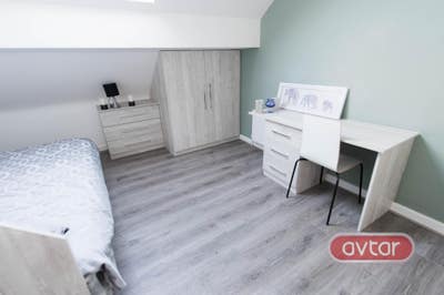 6 bed Student House Share -central Hyde Park  Main Photo