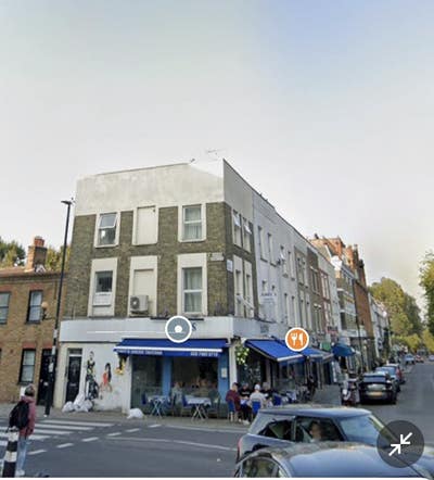 🎉Great room in iconic house 🎉 Main Photo