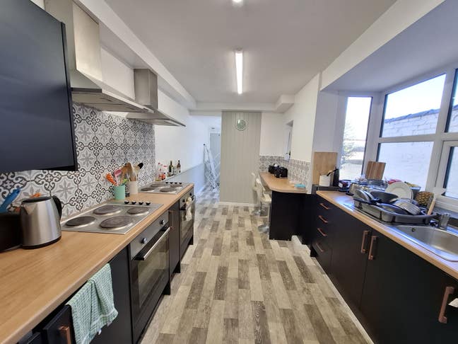 Beautiful, central, modern & friendly shared house Main Photo