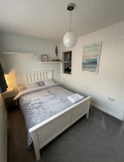 Bright Double Room in friendly home Main Photo