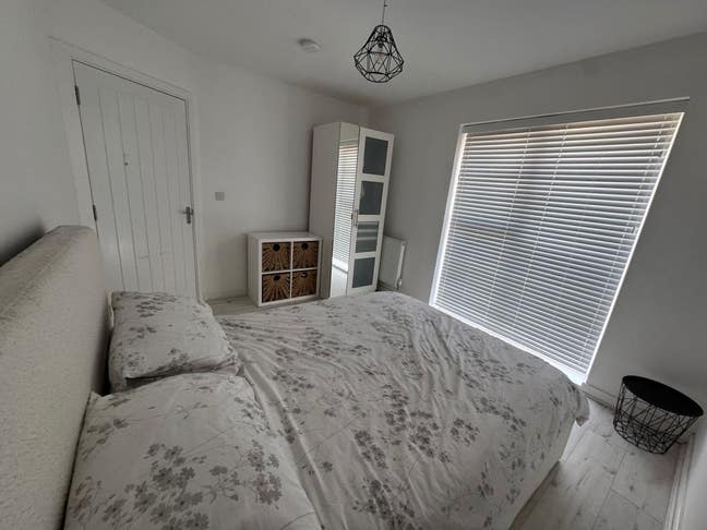 Double Bedroom in a New Build Apartment Main Photo