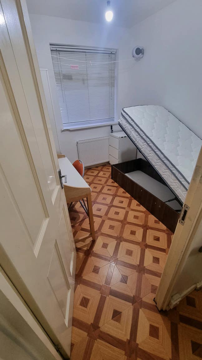 Lovely single room in quiet house - Limehouse E1 Main Photo