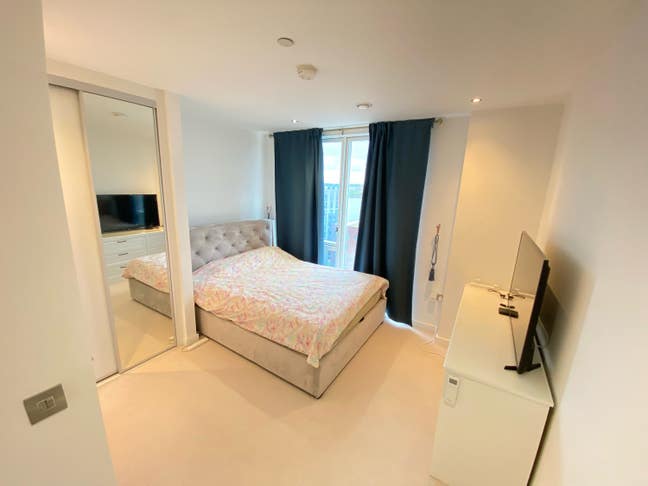 Double bedroom share in a 3 bedrooms penthouse  Main Photo