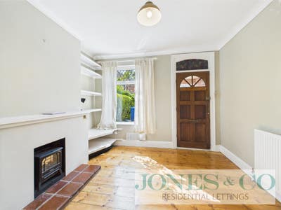 Charming Victorian Mid-Terrace House Main Photo