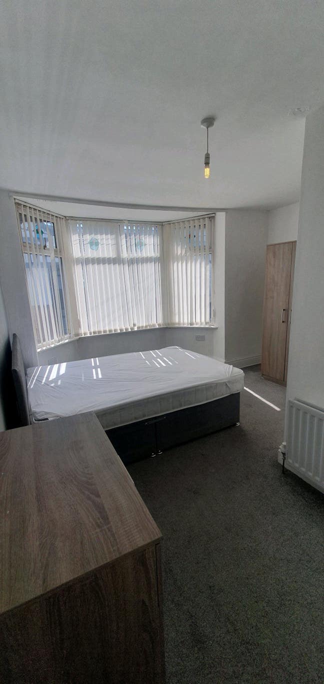 2 Spacious Double Ensuite Rooms L9 Area Main Photo