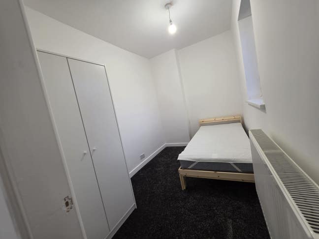 Fully Renovated Single Room - Gravesend Main Photo