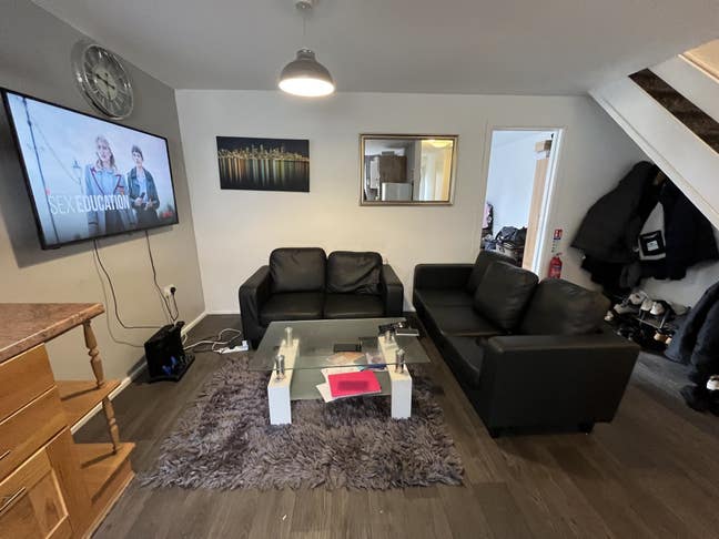Room Available in Woodhouse £130/wk, bills Incl! Main Photo