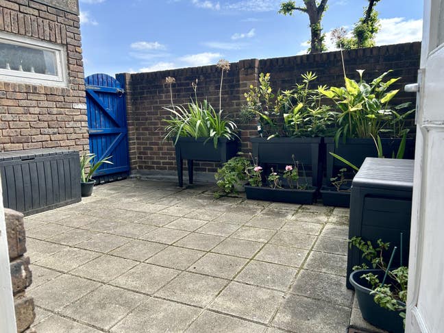 Light spacious double room for rent in Brixton Main Photo