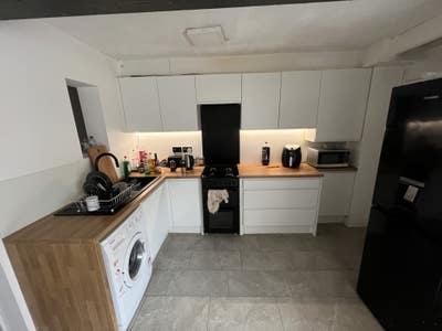 Dbl Room 10 mins from Bradford Uni & Interchange Main Photo