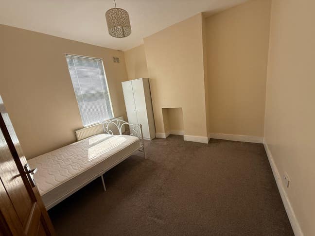 Shared Room for rent  Main Photo