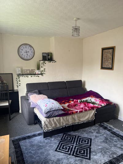 Big room with WiFi, TV- Ideally looking for Muslim Main Photo