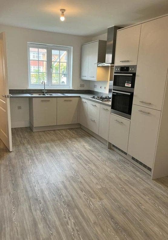 Amazing Furnished Single room available in newhome Main Photo
