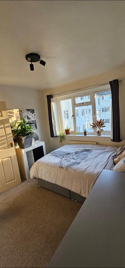 Room For Rent Branksome Main Photo
