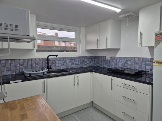 Independent Studio flat Main Photo