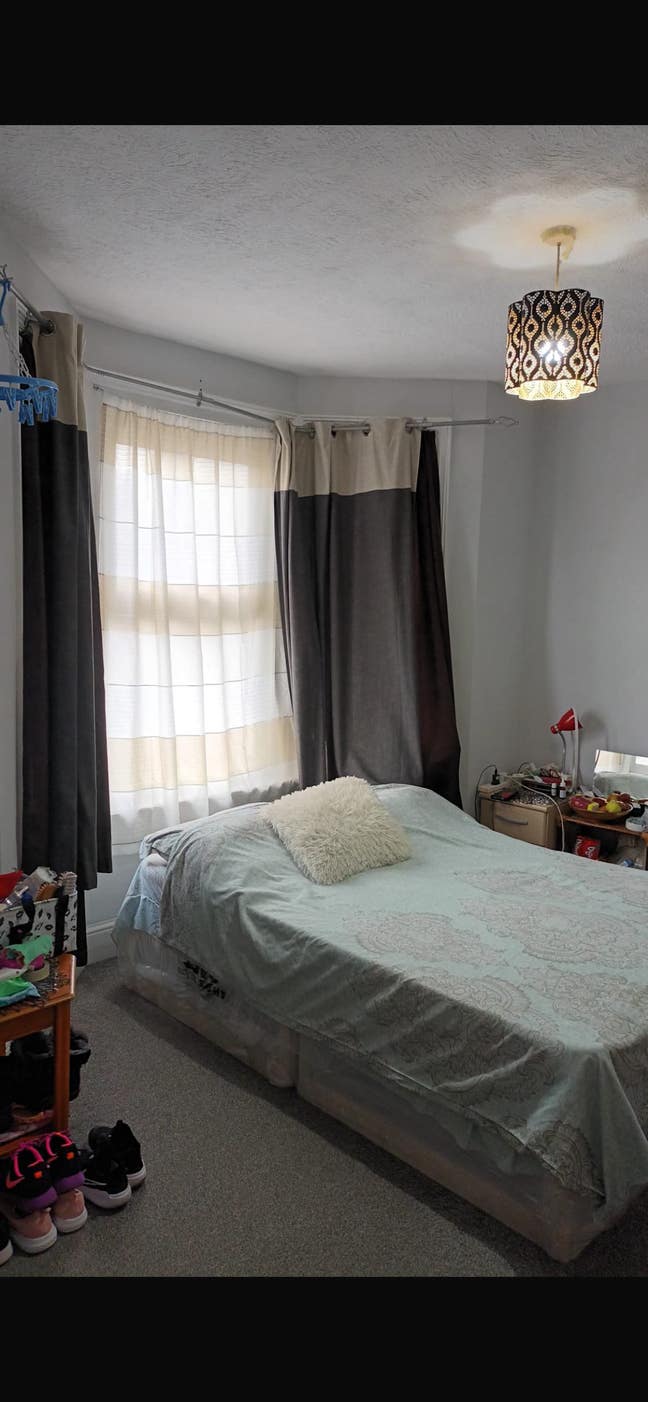 Sunny Double Room next to Hospital - All bills inc Main Photo