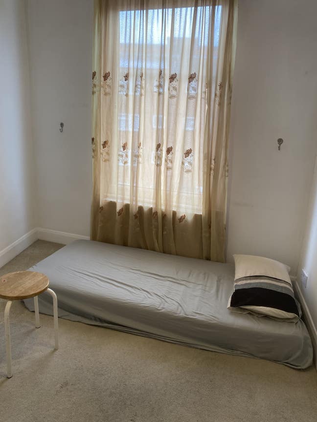 Bright Single Room –&pound;550pcm–All Bills Females only Main Photo